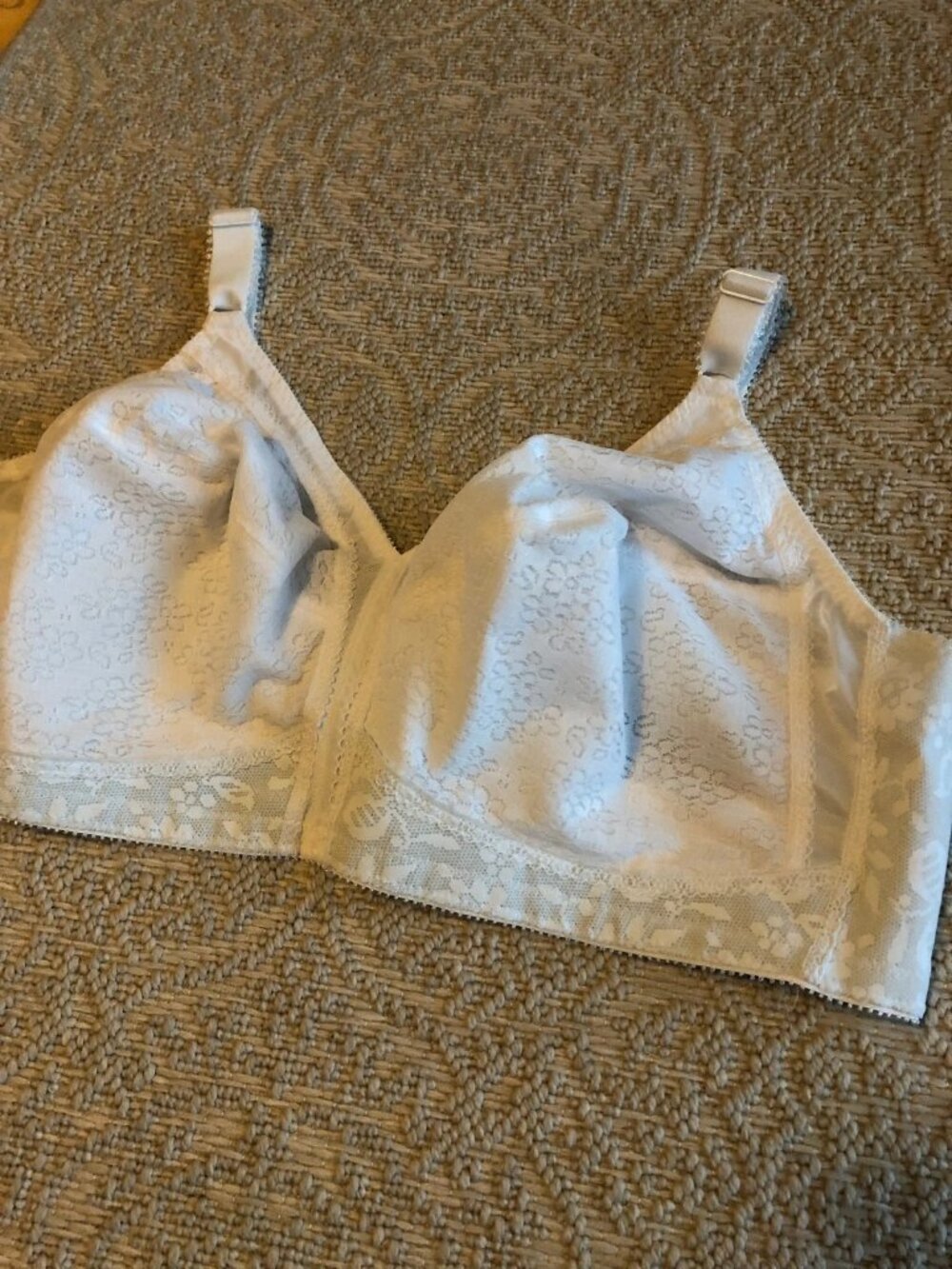 Playtex 18 Hour Bra Ultimate Shoulder Comfort Lace Wireless Unpadded RN15763